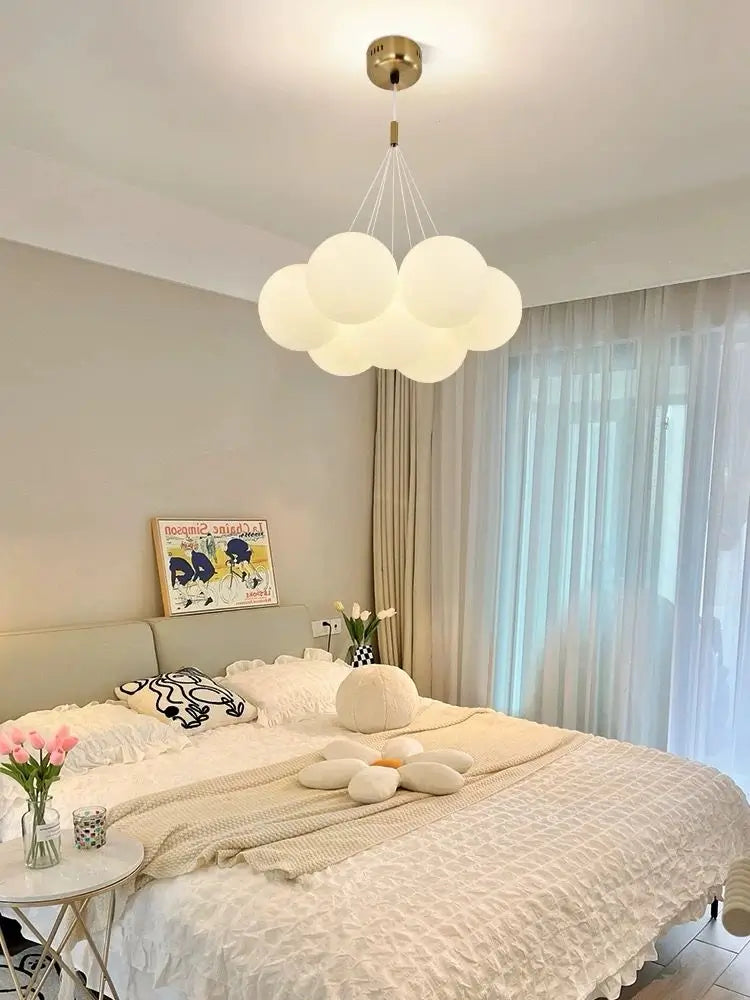 Lustra LED Andromeda cu 7 Globuri Albe Mat