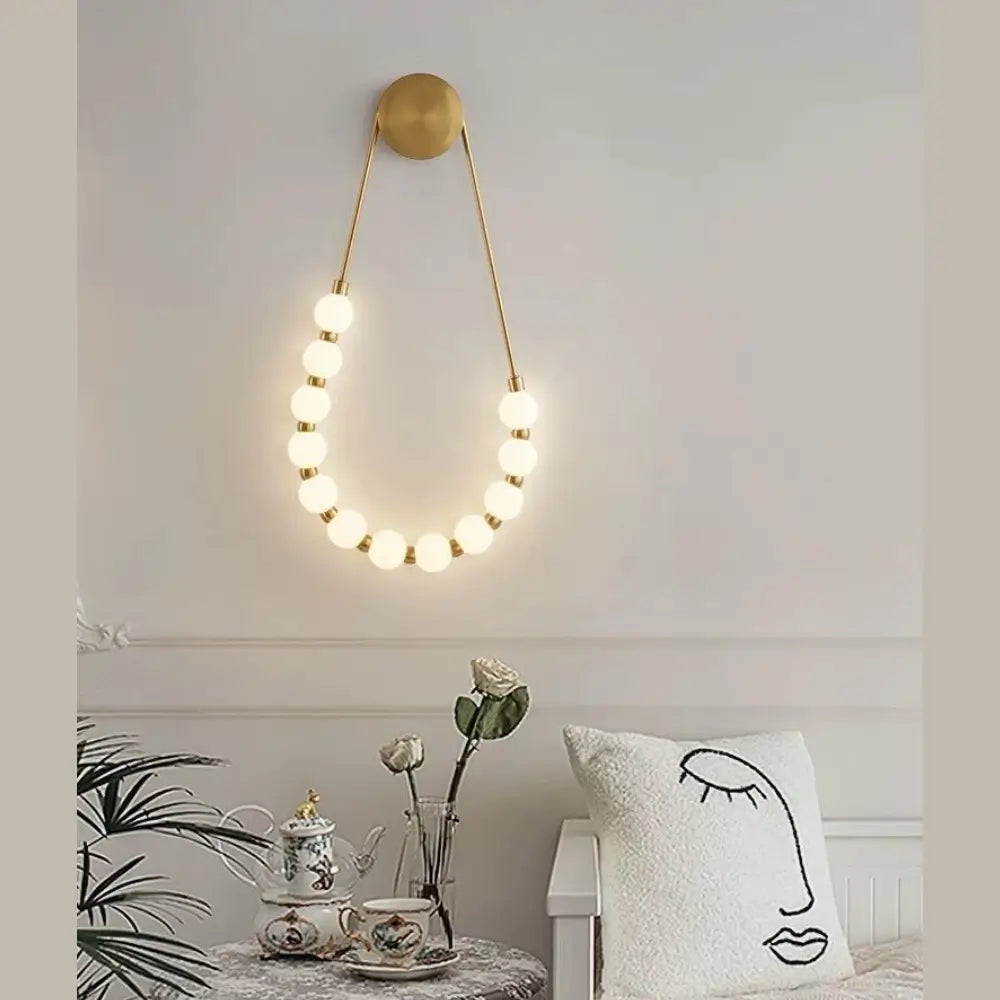 Aplica de Perete Aurie Celia, Globuri Albe, Design Sirag de Perle